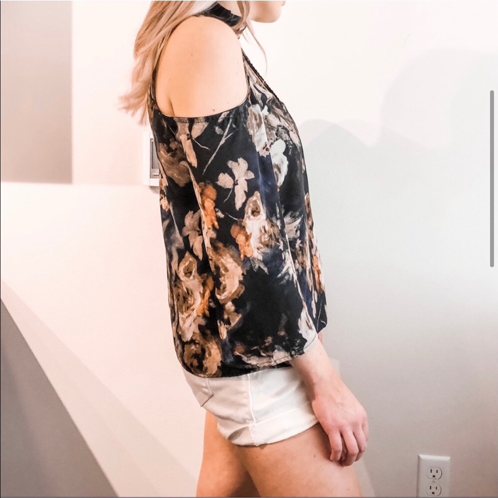 Style Rack cold shoulder top medium - Picture 3 of 7